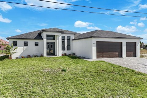 House in Cape Coral, Florida 4 bedrooms, 205.04 sq.m. № 2201425 - photo 28