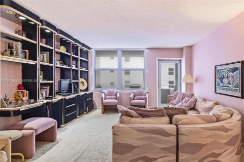 Copropriété à vendre à Surfside, Floride: 1 chambre, 85.28 m2 № 2046846 - photo 11