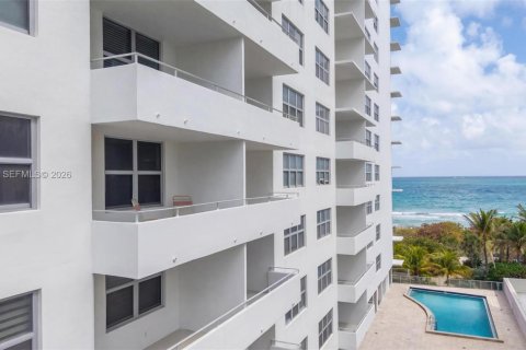 Copropriété à vendre à Surfside, Floride: 1 chambre, 85.28 m2 № 2046846 - photo 7