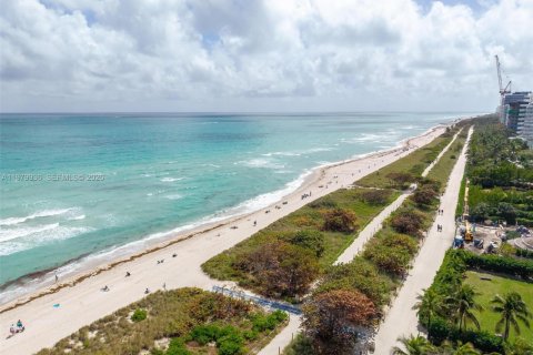 Copropriété à vendre à Surfside, Floride: 1 chambre, 85.28 m2 № 2046846 - photo 30