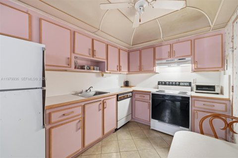 Copropriété à vendre à Surfside, Floride: 1 chambre, 85.28 m2 № 2046846 - photo 16