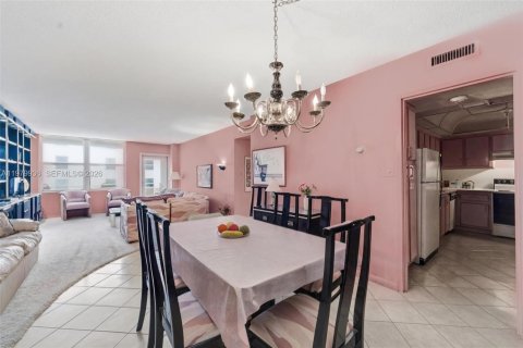 Copropriété à vendre à Surfside, Floride: 1 chambre, 85.28 m2 № 2046846 - photo 15