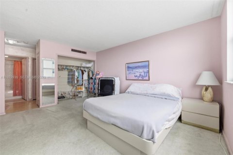 Copropriété à vendre à Surfside, Floride: 1 chambre, 85.28 m2 № 2046846 - photo 19