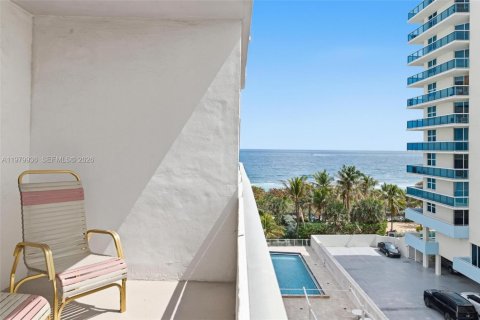 Copropriété à vendre à Surfside, Floride: 1 chambre, 85.28 m2 № 2046846 - photo 3