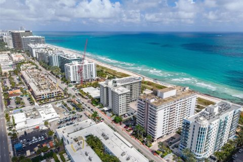 Copropriété à vendre à Surfside, Floride: 1 chambre, 85.28 m2 № 2046846 - photo 26