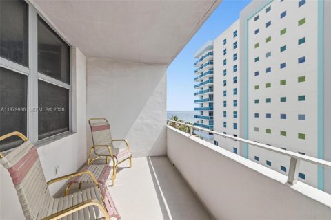 Copropriété à vendre à Surfside, Floride: 1 chambre, 85.28 m2 № 2046846 - photo 4