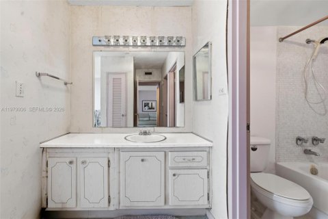 Copropriété à vendre à Surfside, Floride: 1 chambre, 85.28 m2 № 2046846 - photo 21