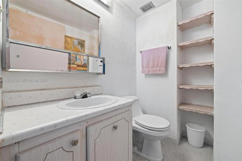 Copropriété à vendre à Surfside, Floride: 1 chambre, 85.28 m2 № 2046846 - photo 17