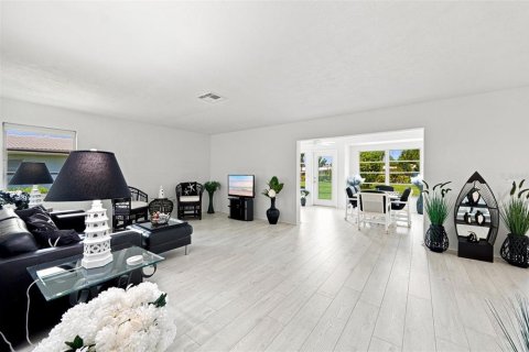 Casa en venta en Sarasota, Florida, 2 dormitorios, 153.38 m2 № 2238092 - foto 5