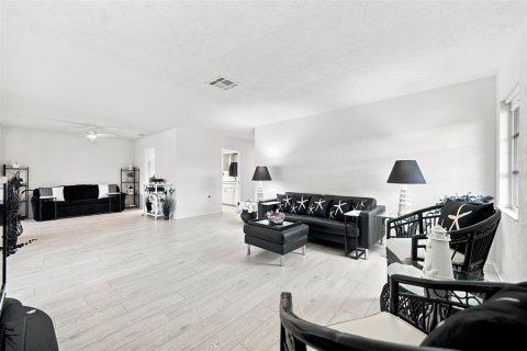 Casa en venta en Sarasota, Florida, 2 dormitorios, 153.38 m2 № 2238092 - foto 10