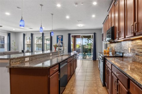 Casa en venta en Auburndale, Florida, 5 dormitorios, 485.32 m2 № 2202695 - foto 4