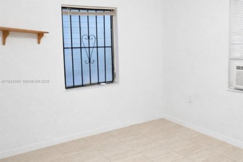 Снять в аренду виллу или дом в Майами, Флорида 3 спальни, 92.9м2, № 2002502 - фото 7