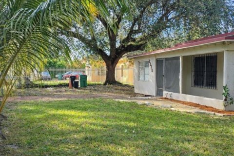 Дом в Майами, Флорида 3 спальни, 92.9м2 № 2002502