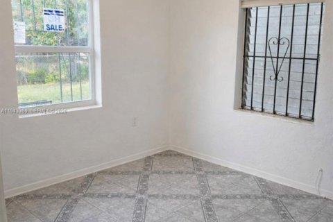 Снять в аренду виллу или дом в Майами, Флорида 3 спальни, 92.9м2, № 2002502 - фото 8