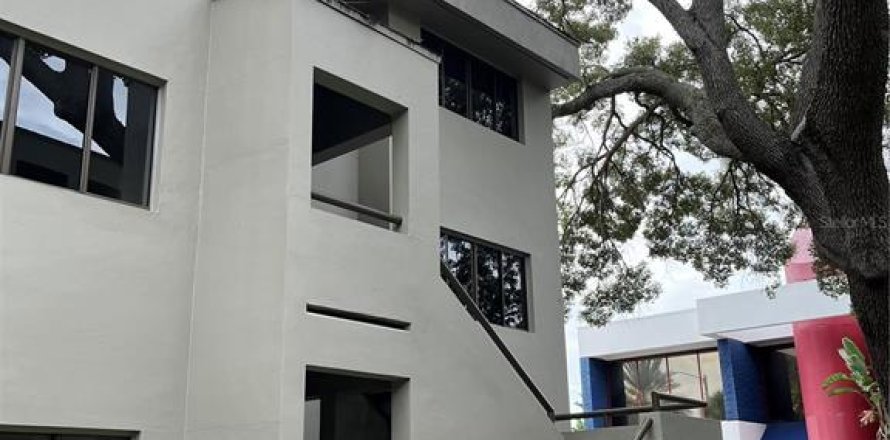 Commercial property in Tampa, Florida 236.34 sq.m. № 852237