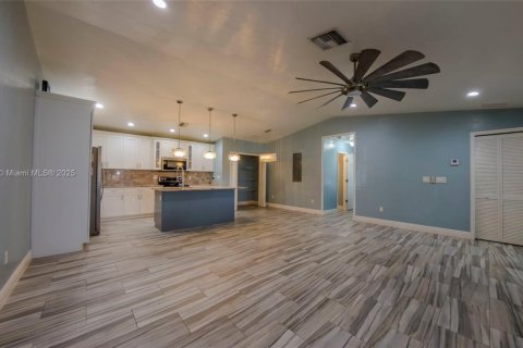 Купить виллу или дом в Лихай-Эйкерс, Флорида 5 спален, 192.4м2, № 1932930 - фото 19