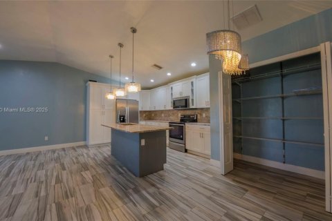 Купить виллу или дом в Лихай-Эйкерс, Флорида 5 спален, 192.4м2, № 1932930 - фото 20