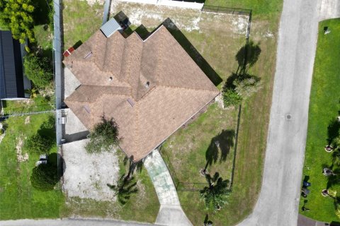 Купить виллу или дом в Лихай-Эйкерс, Флорида 5 спален, 192.4м2, № 1932930 - фото 4