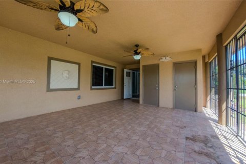 Купить виллу или дом в Лихай-Эйкерс, Флорида 5 спален, 192.4м2, № 1932930 - фото 11