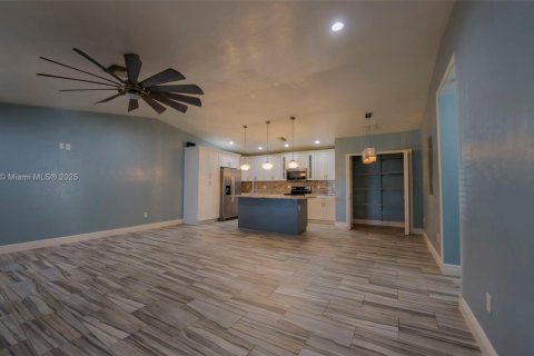 Купить виллу или дом в Лихай-Эйкерс, Флорида 5 спален, 192.4м2, № 1932930 - фото 18