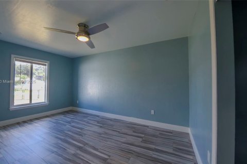 Купить виллу или дом в Лихай-Эйкерс, Флорида 5 спален, 192.4м2, № 1932930 - фото 26