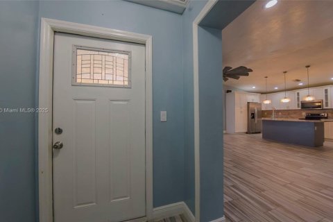 Купить виллу или дом в Лихай-Эйкерс, Флорида 5 спален, 192.4м2, № 1932930 - фото 17