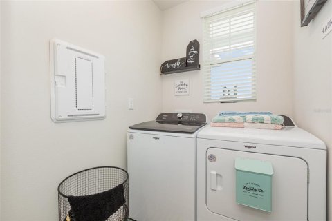 House in Parrish, Florida 3 bedrooms, 137.87 sq.m. № 1757904 - photo 18