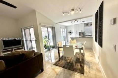 Casa en alquiler en Weston, Florida, 3 dormitorios, 105.35 m2 № 2060185 - foto 3