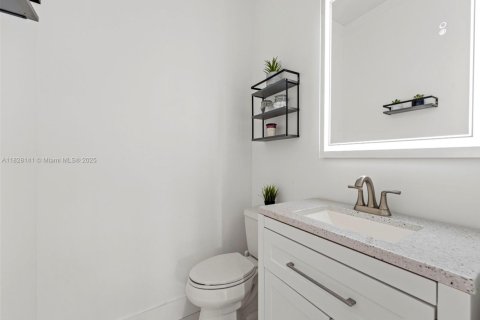 Casa en venta en Pembroke Pines, Florida, 3 dormitorios, 196.3 m2 № 1814232 - foto 16