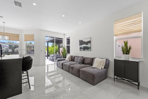 Casa en venta en Pembroke Pines, Florida, 3 dormitorios, 196.3 m2 № 1814232 - foto 13