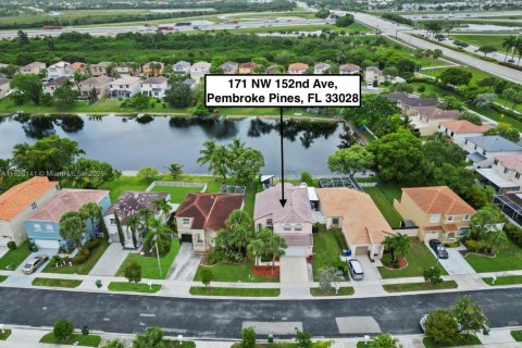 Casa en venta en Pembroke Pines, Florida, 3 dormitorios, 196.3 m2 № 1814232 - foto 2