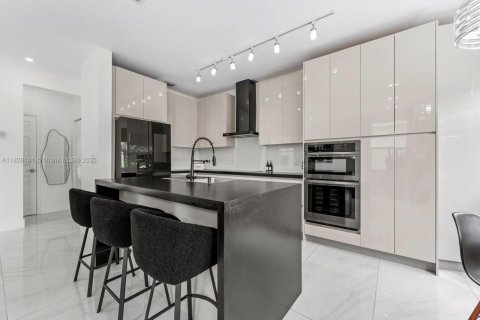 Casa en venta en Pembroke Pines, Florida, 3 dormitorios, 196.3 m2 № 1814232 - foto 8