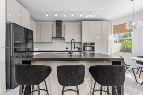 Casa en venta en Pembroke Pines, Florida, 3 dormitorios, 196.3 m2 № 1814232 - foto 9