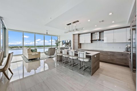 Condo in North Palm Beach, Florida, 3 bedrooms № 2242262
