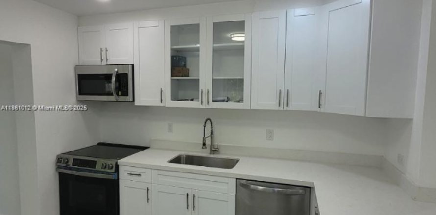 Casa en Hollywood, Florida 1 dormitorio, 148.64 m2 № 1890728