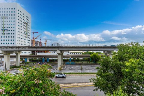 Condominio en venta en Miami, Florida, 2 dormitorios, 84.91 m2 № 2082886 - foto 14