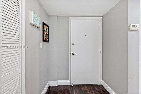 Condominio en venta en Miami, Florida, 2 dormitorios, 84.91 m2 № 2082886 - foto 19
