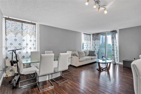 Condominio en venta en Miami, Florida, 2 dormitorios, 84.91 m2 № 2082886 - foto 22