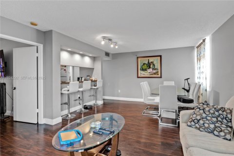 Condominio en venta en Miami, Florida, 2 dormitorios, 84.91 m2 № 2082886 - foto 25