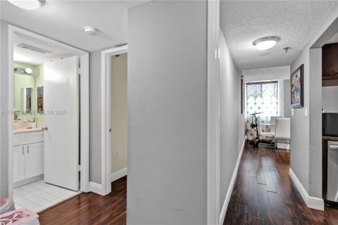 Condominio en venta en Miami, Florida, 2 dormitorios, 84.91 m2 № 2082886 - foto 18