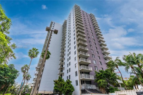 Condominio en venta en Miami, Florida, 2 dormitorios, 84.91 m2 № 2082886 - foto 10
