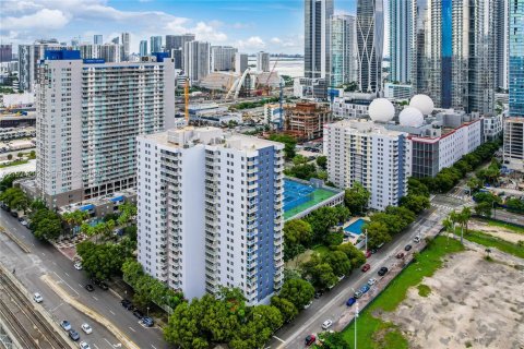 Condominio en venta en Miami, Florida, 2 dormitorios, 84.91 m2 № 2082886 - foto 7