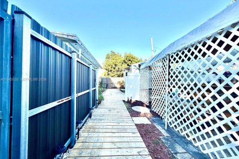 Immobilier commercial à louer à West Park, Floride № 1999468 - photo 18