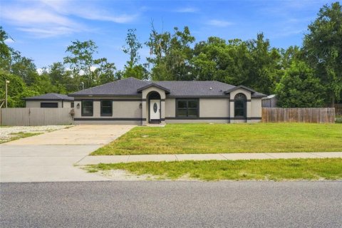 House in Orange City, Florida 5 bedrooms, 213.95 sq.m. № 2347872