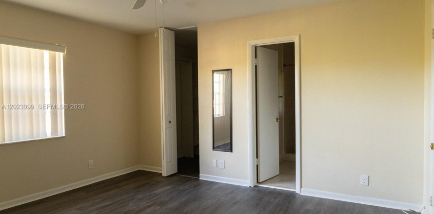 Adosado en Davie, Florida 3 dormitorios, 151.43 m2 № 2077355