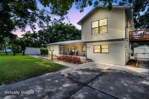 House in Palm Harbor, Florida 5 bedrooms, 185.25 sq.m. № 1918089 - photo 1