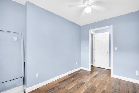 House in Palm Harbor, Florida 5 bedrooms, 185.25 sq.m. № 1918089 - photo 24