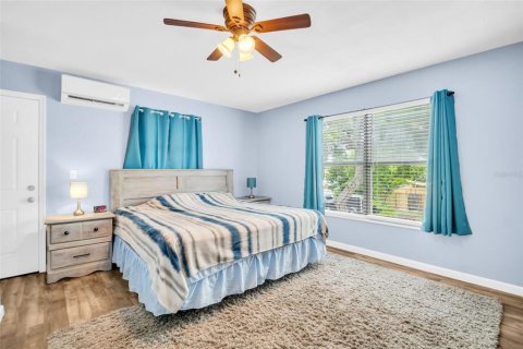House in Palm Harbor, Florida 5 bedrooms, 185.25 sq.m. № 1918089 - photo 22