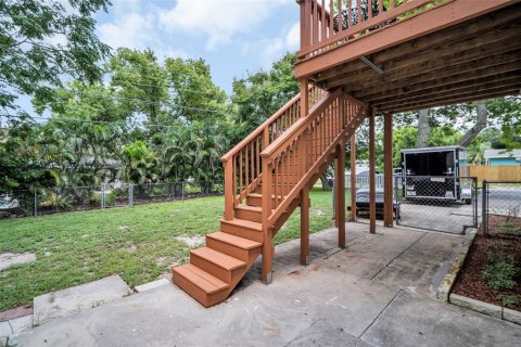 House in Palm Harbor, Florida 5 bedrooms, 185.25 sq.m. № 1918089 - photo 27