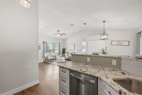Villa ou maison à louer à Spring Hill, Floride: 4 chambres, 160.54 m2 № 2423752 - photo 18